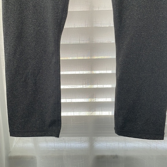 Reebok workout capris - Picture 3 of 4